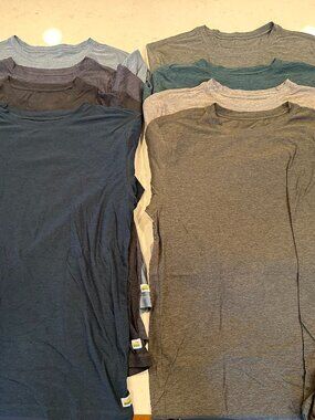 8 Vuori Men's Strato Tech T's - Medium Bundle